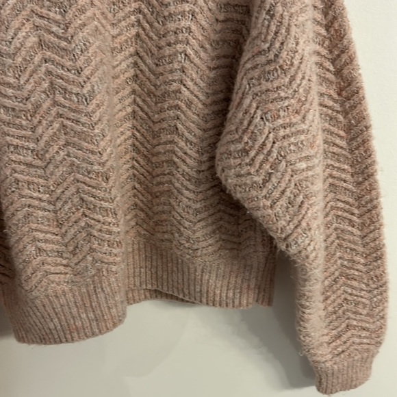 Pink Gentle fawn sweater - Picture 5 of 5
